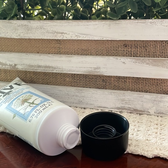 NWT! Korres Pure Greek olive body cream unscented 6.76 fl oz - Picture 3 of 4